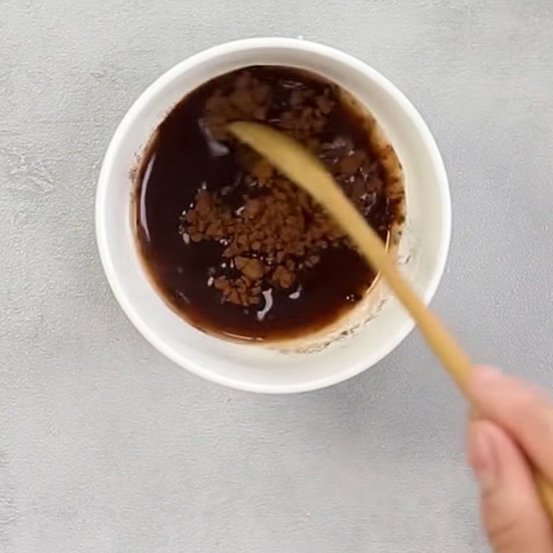 Step 1 Mix the cocoa and coconut milk mixture for Grilled Gan Cake from the Western Region