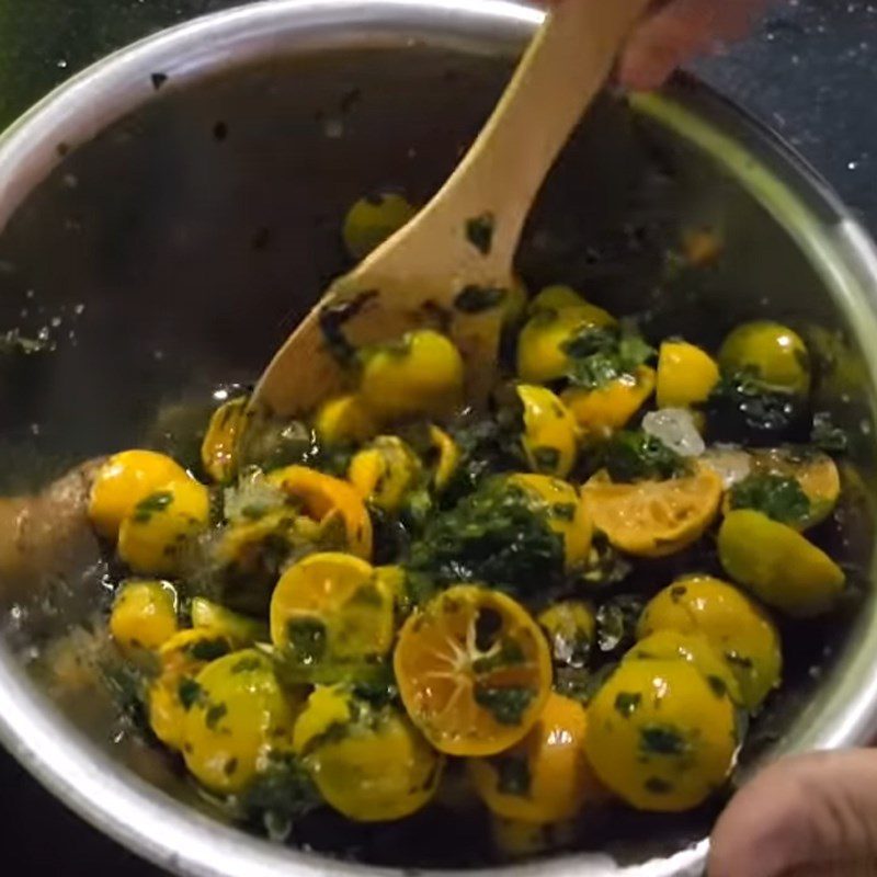 Step 2 Mix the calamondin, rock sugar, and fish mint mixture for calamondin syrup (kumquat) with rock sugar and fish mint