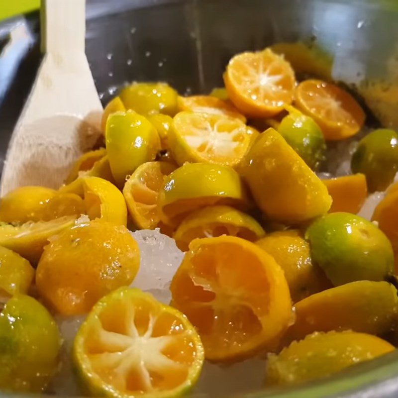 Step 2 Mix the calamondin, rock sugar, and fish mint mixture for calamondin syrup (kumquat) with rock sugar and fish mint