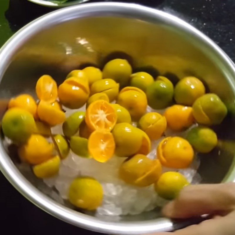 Step 2 Mix the calamondin, rock sugar, and fish mint mixture for calamondin syrup (kumquat) with rock sugar and fish mint