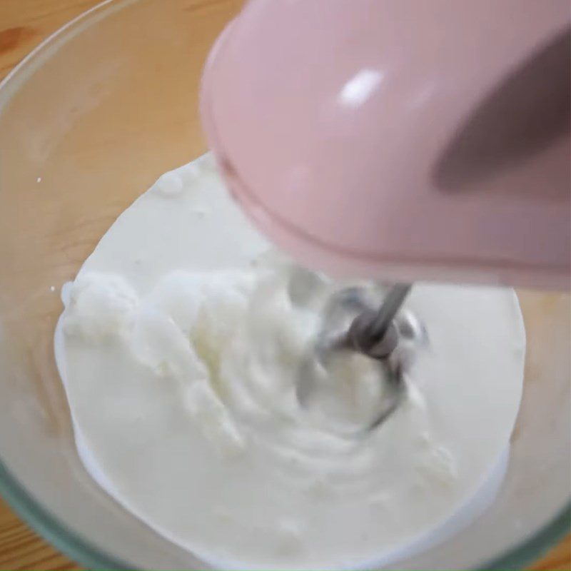 Step 1 Mix the caramel cream mixture Caramel Cookie Ice Cream