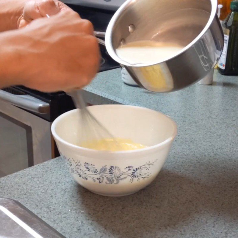 Step 2 Mix the egg cream mixture Egg cream (cold cream)
