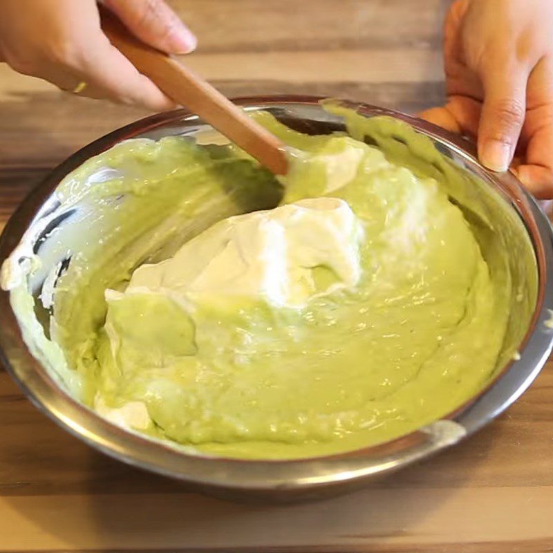 Step 5 Mixing the mixture for green rice ice cream Pandan green rice ice cream