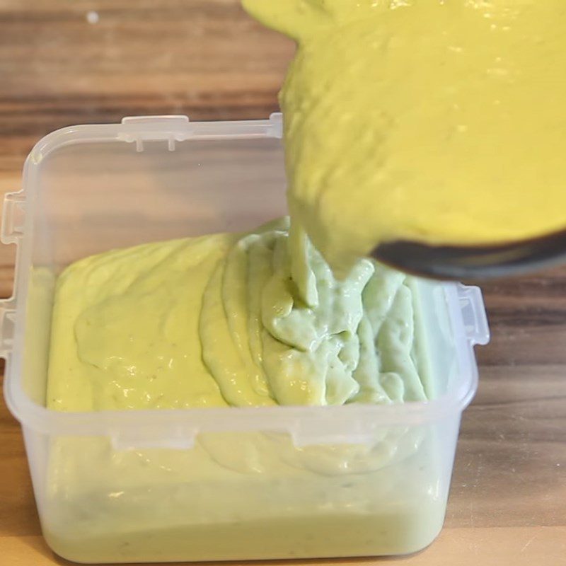 Step 5 Mixing the mixture for green rice ice cream Pandan green rice ice cream