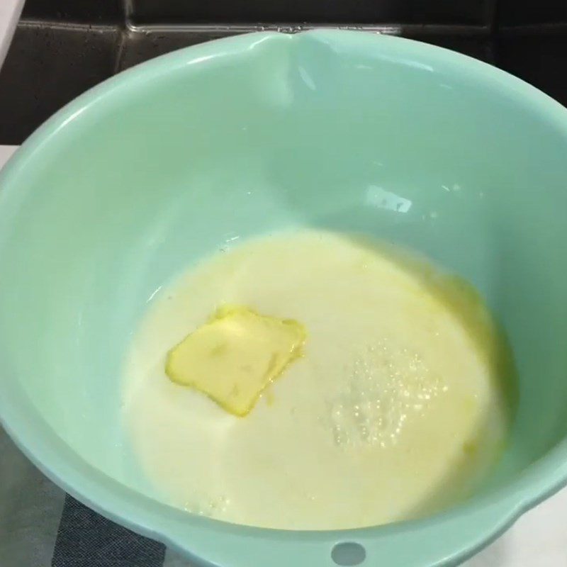 Step 1 Mix the egg and milk mixture for Milo bread