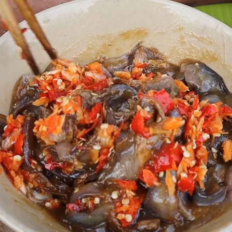 Step 2 Mix the Fish Sauce Fish Sauce Mixed with Garlic, Chili, and Green Mango