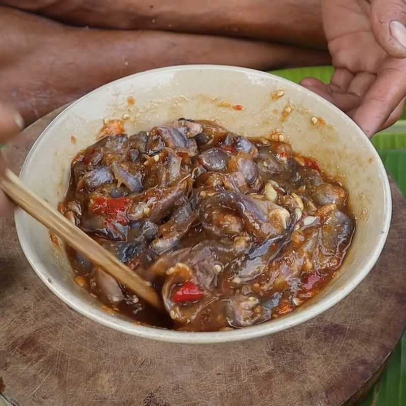 Step 2 Mix fish sauce with garlic, chili, and green mango