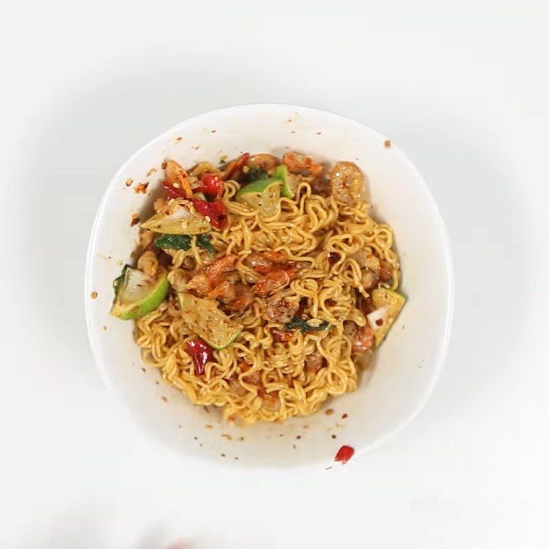 Step 3 Mix the noodles Spicy Sour Noodles with Dried Shrimp