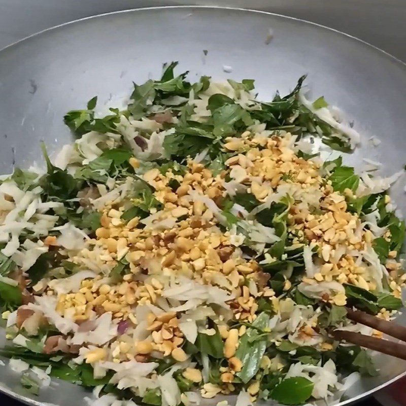 Step 4 Mixing jackfruit Mixed jackfruit with crispy pork Da Nang