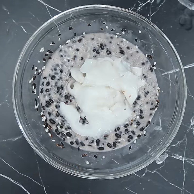 Step 2 Mix black bean sticky rice with coconut milk Black bean sticky rice - black glutinous rice