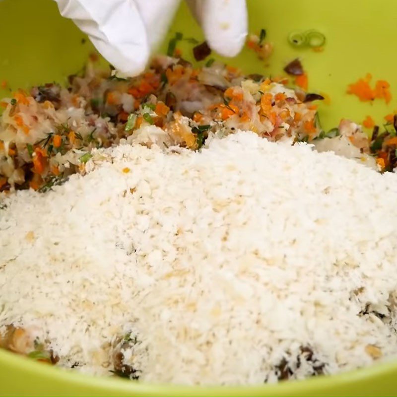 Step 4 Mixing the spring roll filling