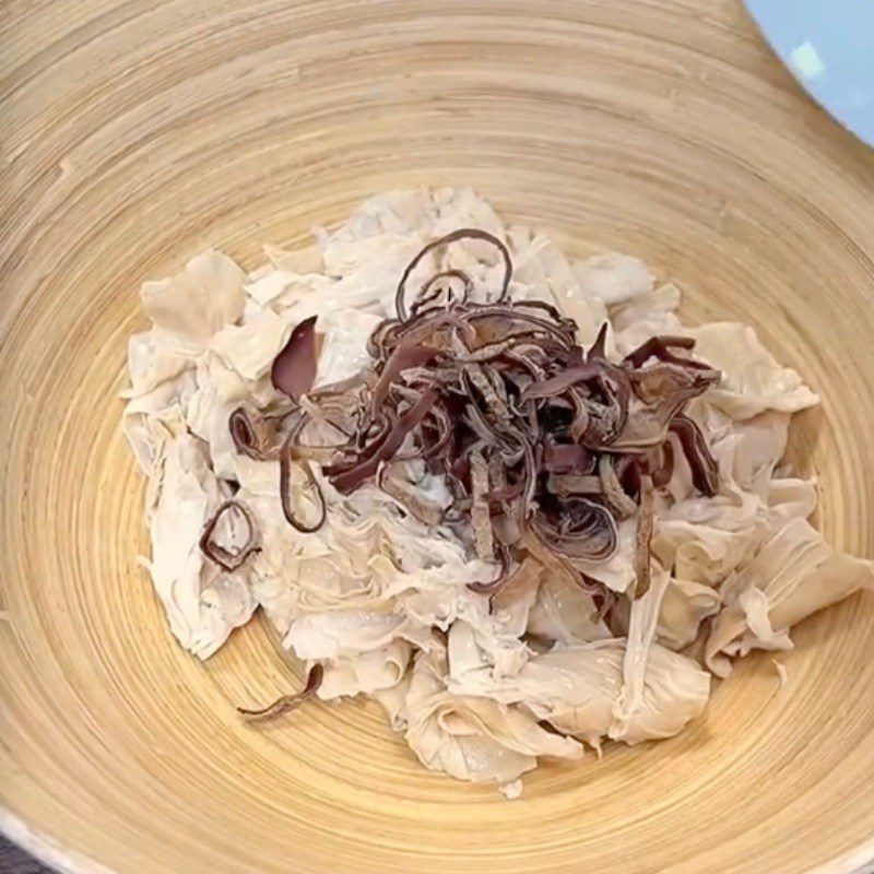 Step 3 Mix the filling Vegetarian spring rolls with bean curd skin (Recipe shared by Tiktok Vegetarian Kitchen XANH)