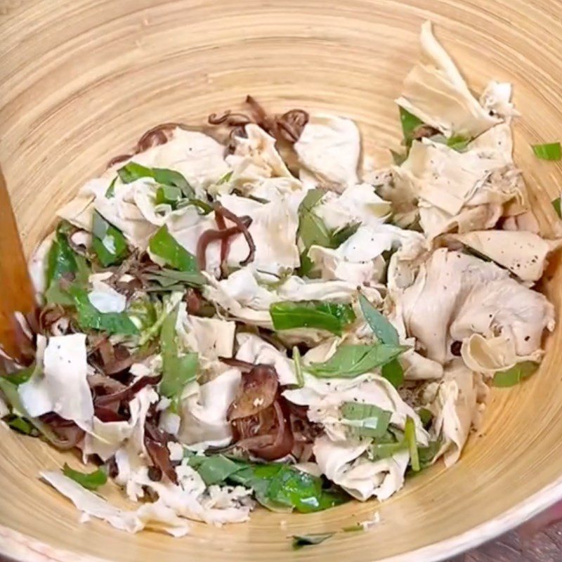 Step 3 Mix the filling for vegetarian spring rolls with tofu skin (Recipe shared by Tiktok Vegetarian Kitchen XANH)