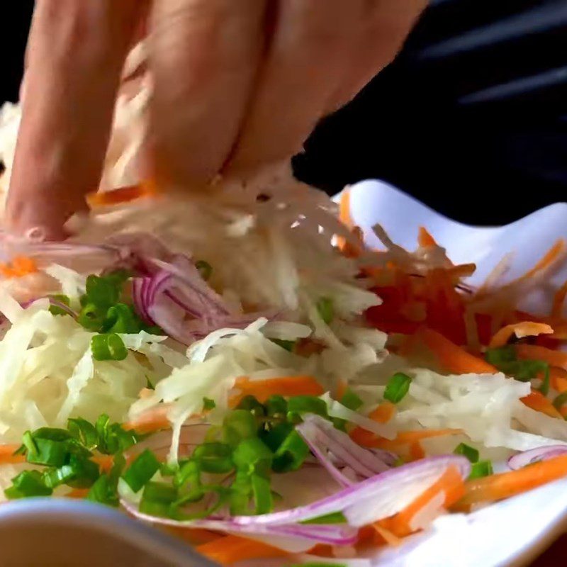 Step 2 Mix the filling for fish spring rolls with cassava