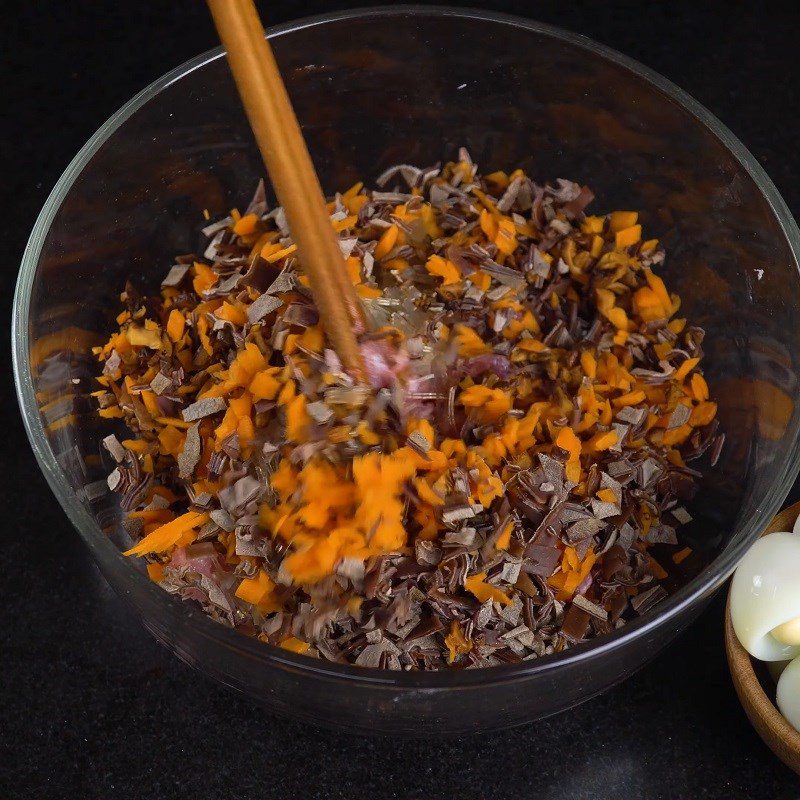 Step 2 Mix the filling for the fried dumplings with meat using an air fryer