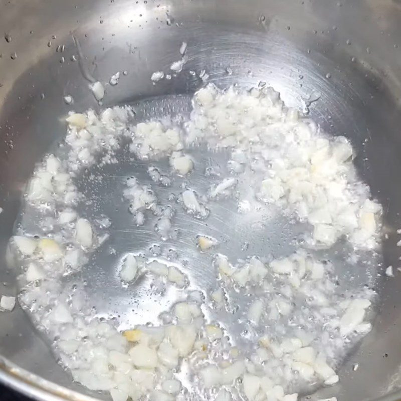 Step 4 Stir-fry the chicken Chicken hotpot with sour leaf