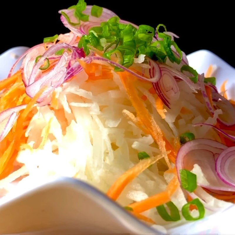 Step 2 Mix the filling for fish spring rolls with cassava