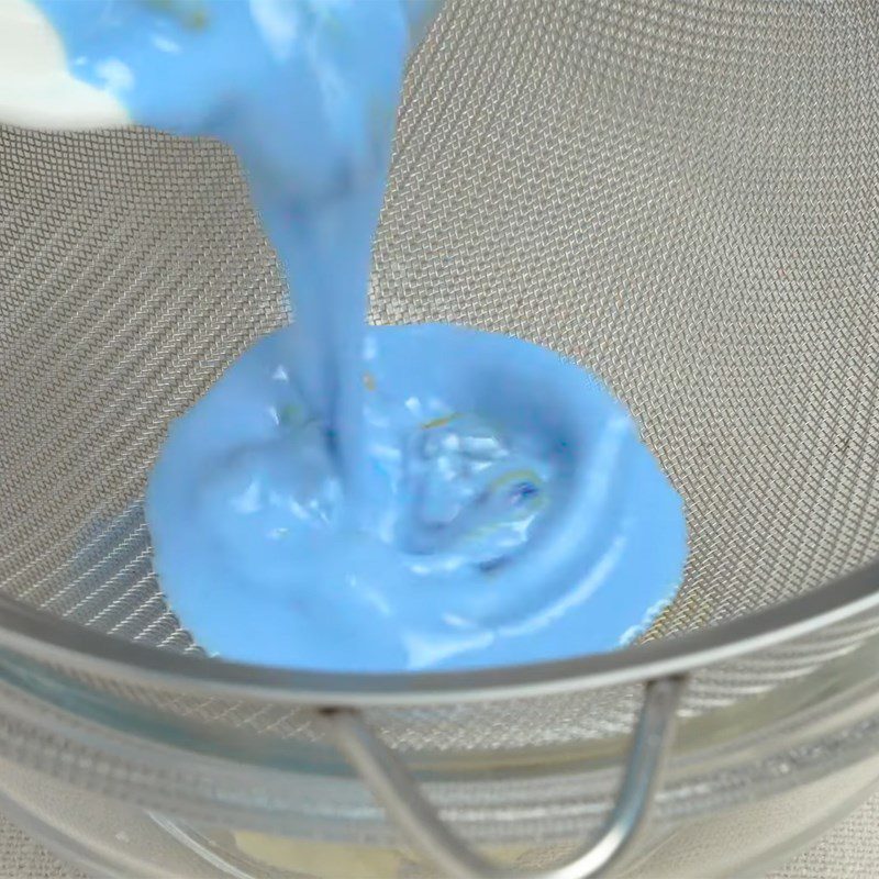 Step 1 Mix coconut milk, white chocolate, and butterfly pea flower Butterfly pea flower milk tea macchiato coconut cream