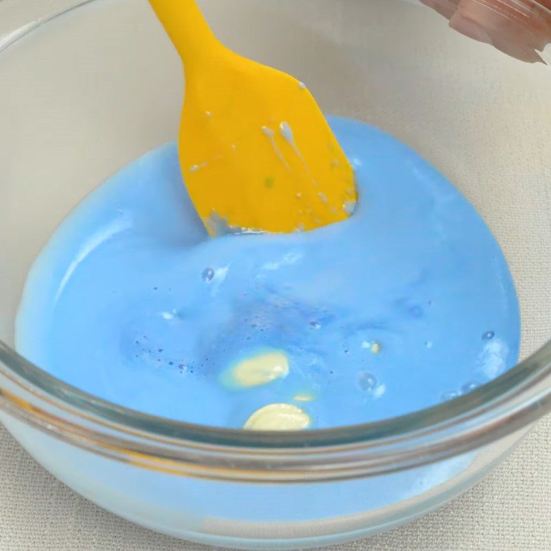 Step 1 Mix coconut milk, white chocolate, and butterfly pea flower Butterfly pea flower milk tea macchiato coconut cream