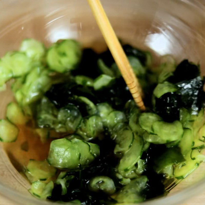 Step 4 Mix the salad for Cucumber salad with Japanese dressing