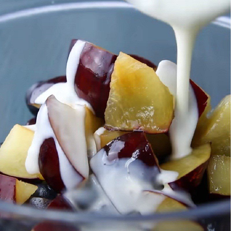 Step 2 Mix the salad for Berry Fruit Salad with Yogurt Dressing
