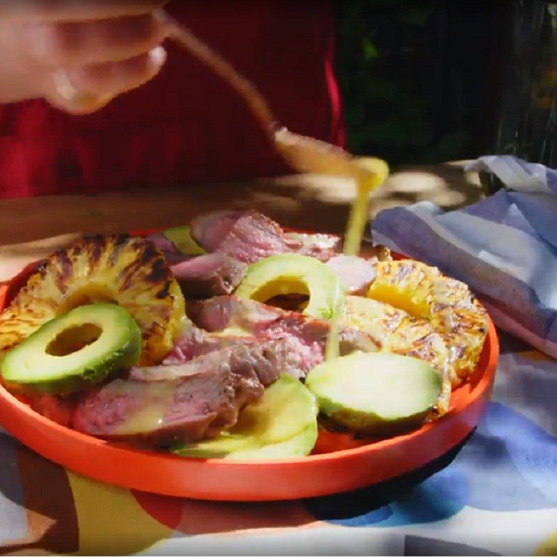 Step 4 Mix Salad Avocado Pineapple Beef Steak