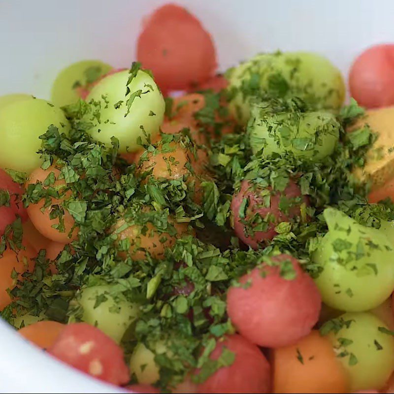 Step 3 Mix the salad for 3-color melon salad