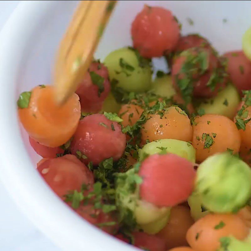 Step 3 Mix the salad for 3-color melon salad