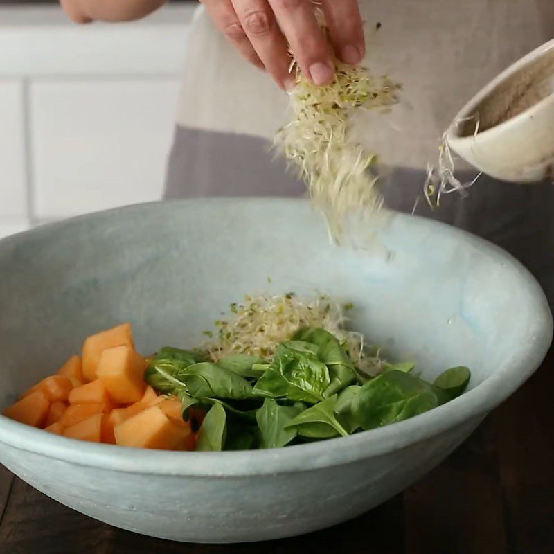 Step 3 Mix the salad Melon spinach salad