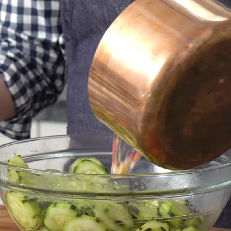 Step 4 Mix the salad Cucumber salad with vinegar dressing
