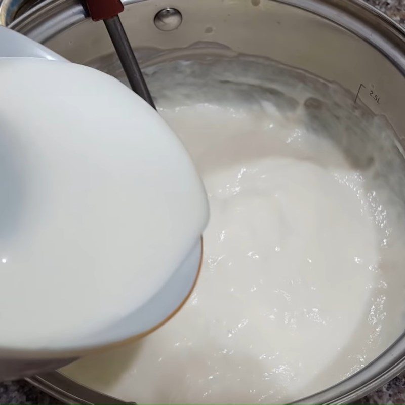 Step 2 Mix the yogurt Fruit yogurt ice cream with coconut milk