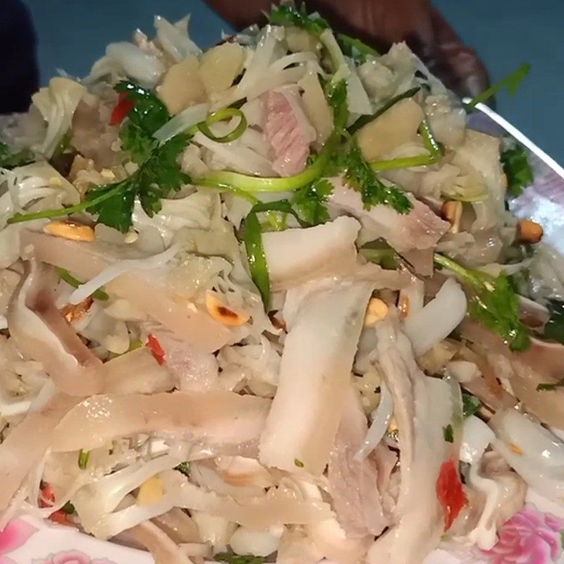 Step 5 Mix pig ear Young jackfruit salad with pig ear