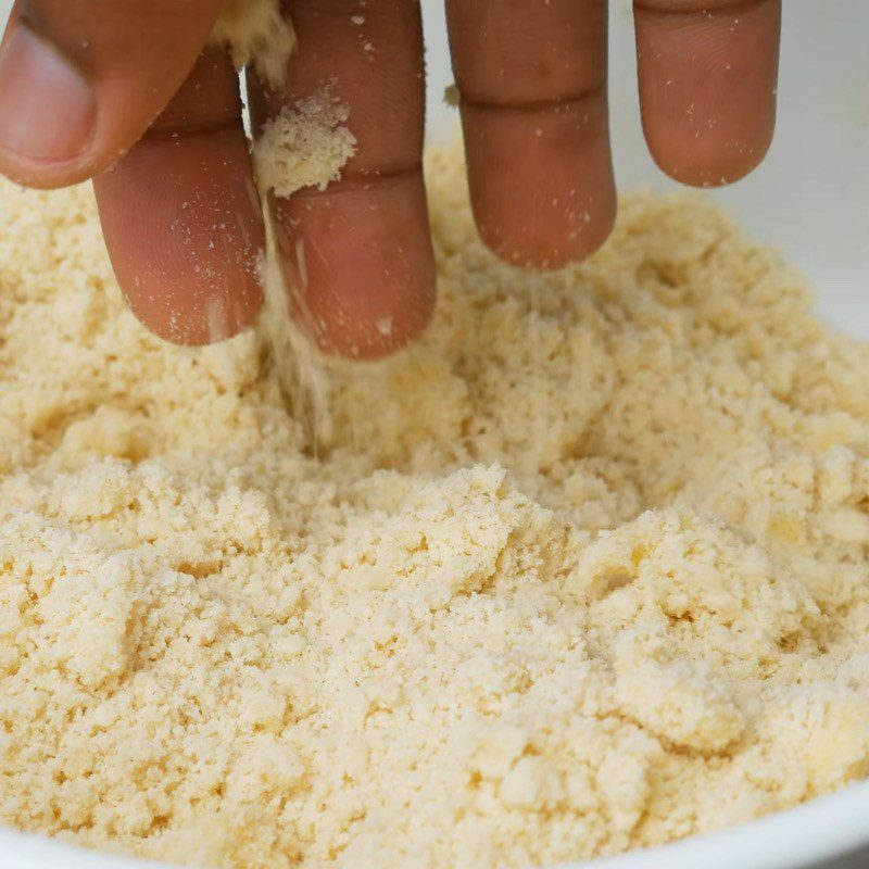Step 3 Mix and bake the caramel apple crumble