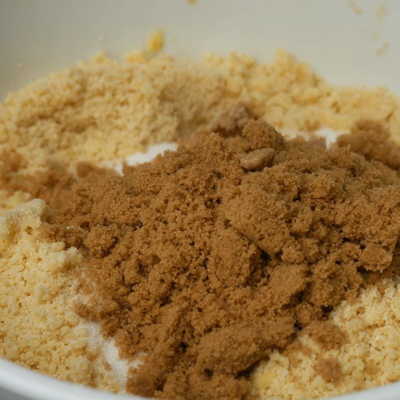 Step 3 Mix and bake the caramel apple crumble
