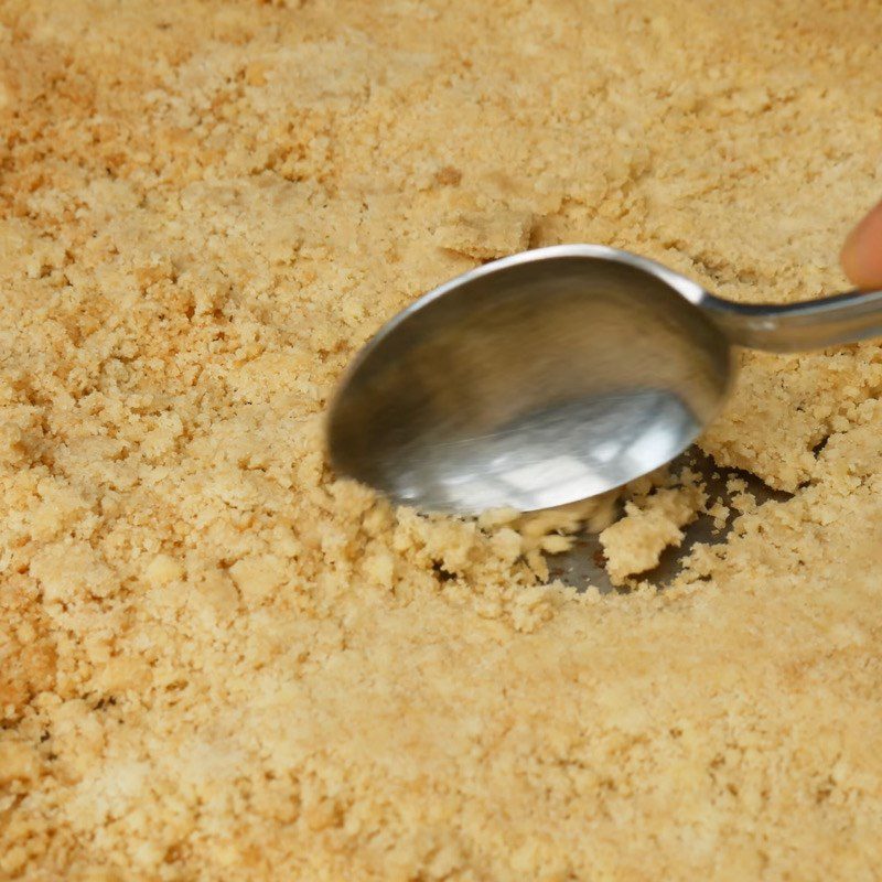 Step 3 Mix and bake the caramel apple crumble