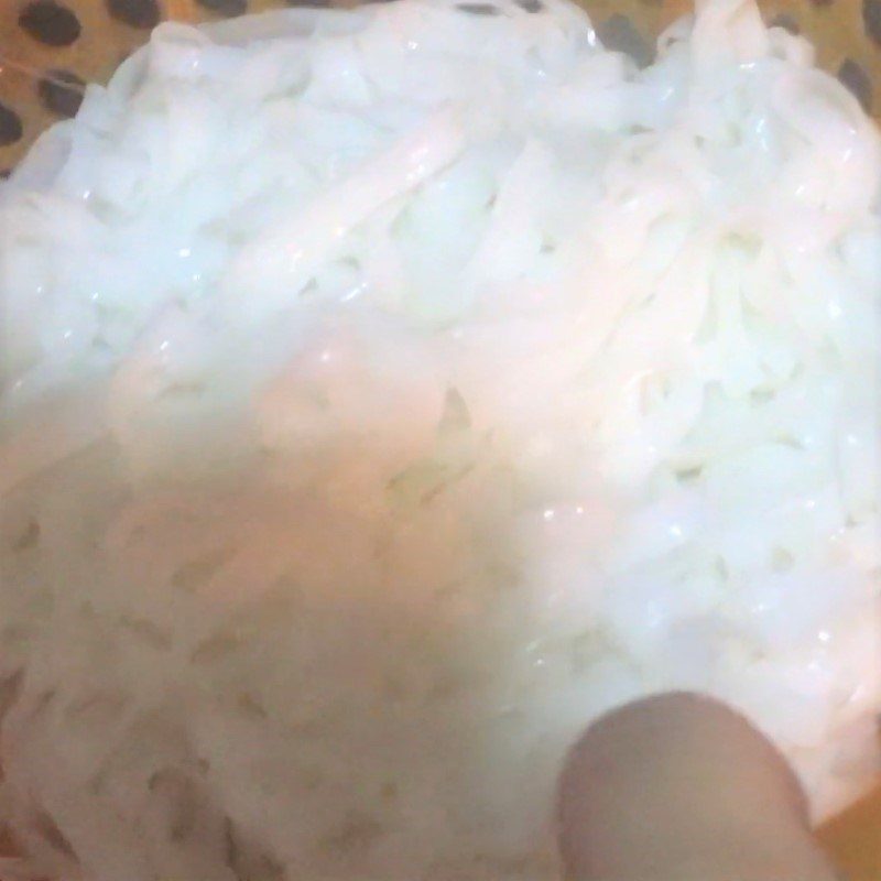 Step 2 Blanch the Rice Noodles for Tomato Egg Rice Noodles