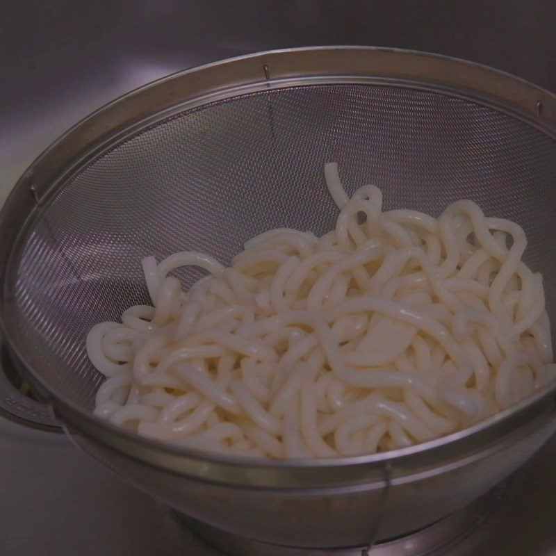 Step 3 Blanching Udon Noodles Pork Stir-Fried Udon