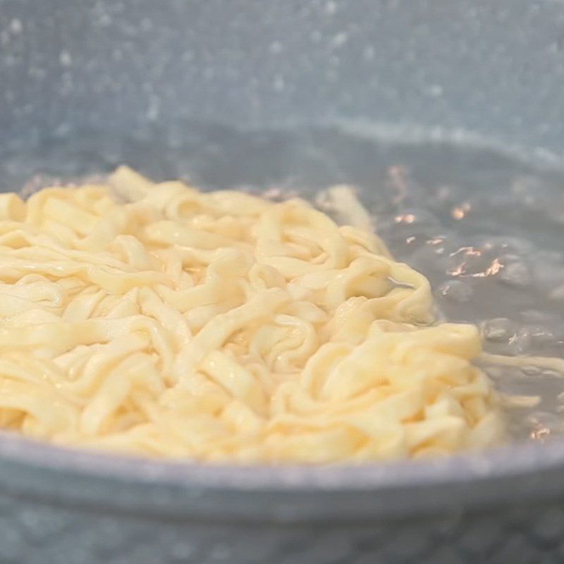 Step 4 Blanching udon noodles Udon curry mushroom