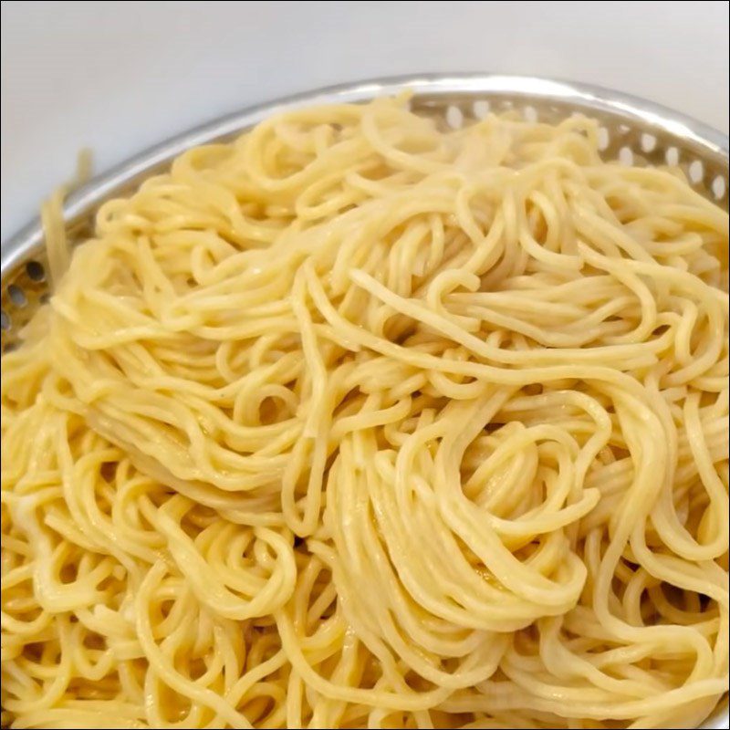 Step 4 Blanching noodles and rice noodles Dry rice noodles
