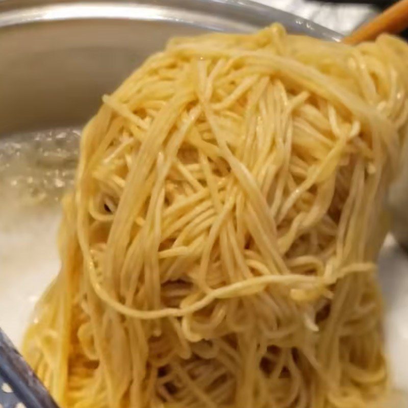 Step 4 Blanch noodles and rice noodles Dry noodle soup