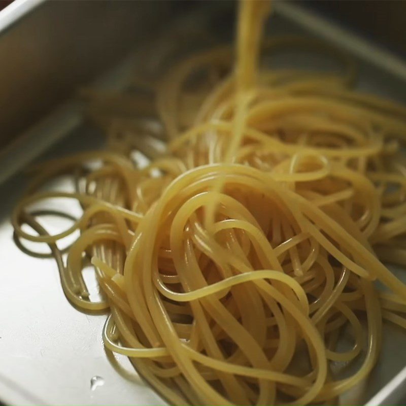 Step 2 Blanching spaghetti for Spaghetti Aglio e Olio with octopus