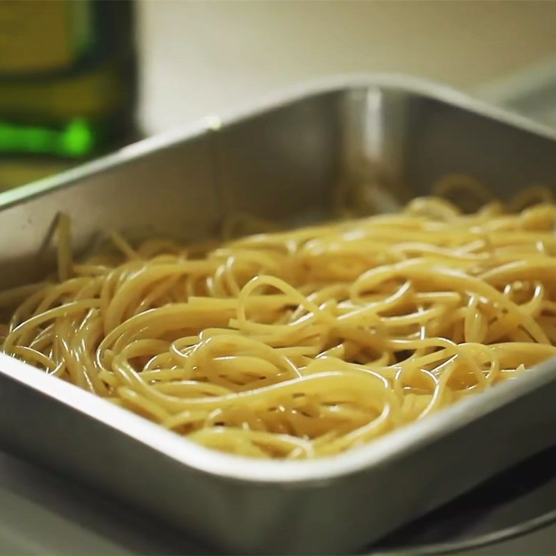 Step 2 Blanching spaghetti for Spaghetti Aglio e Olio with octopus
