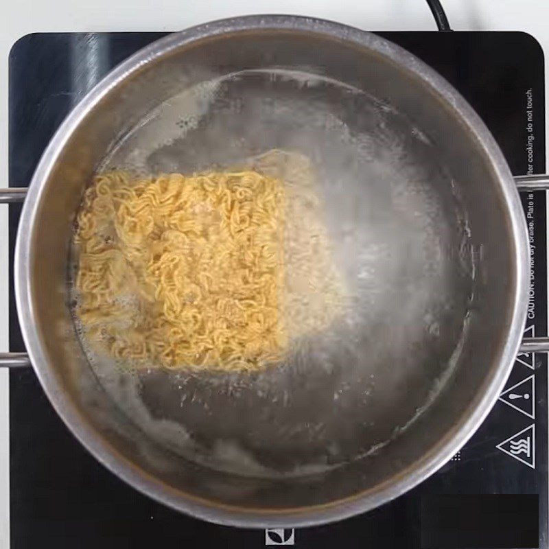 Step 2 Blanch the noodles Spicy Sour Noodles with Dried Shrimp