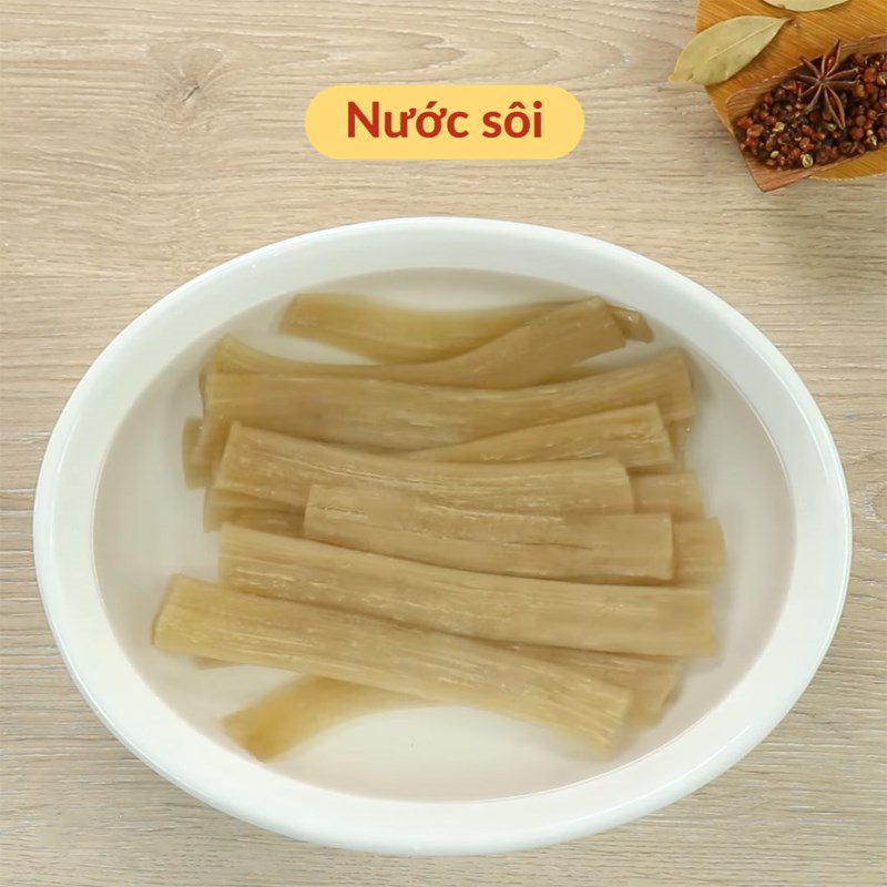 Step 1 Blanching vermicelli for Sour Spicy Trung Khanh Vermicelli