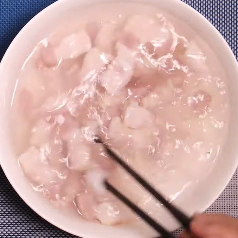 Step 2 Blanch the Meat for Steamed Snakehead Fish Sauce