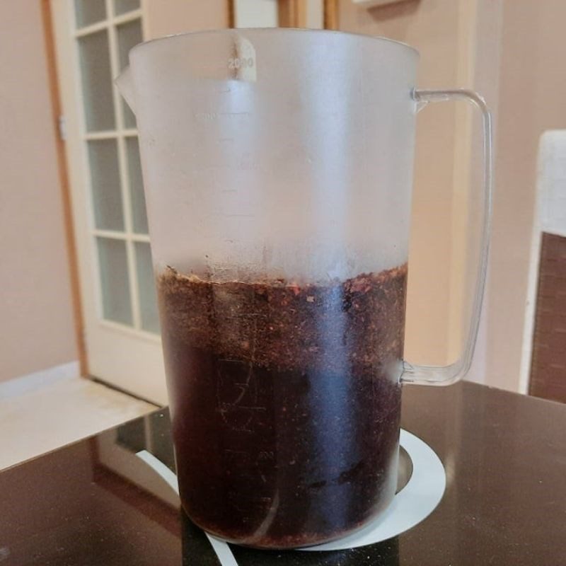Step 2 Tea Brewing Thai Red Milk Tea