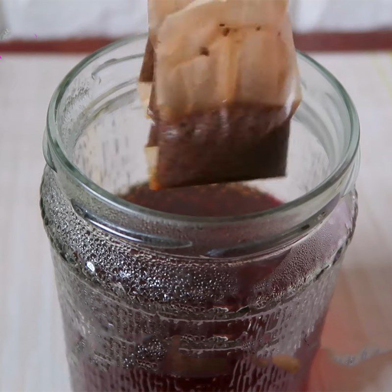 Step 1 Steeping tea for Milo cream cheese milk tea