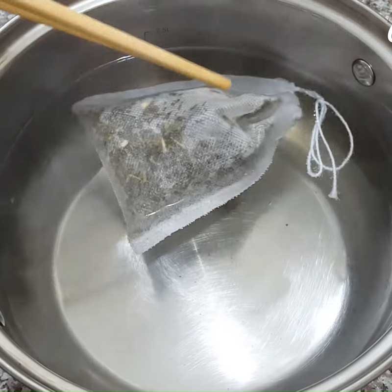 Step 1 Brewing the Butterfly Pea Lemon Tea