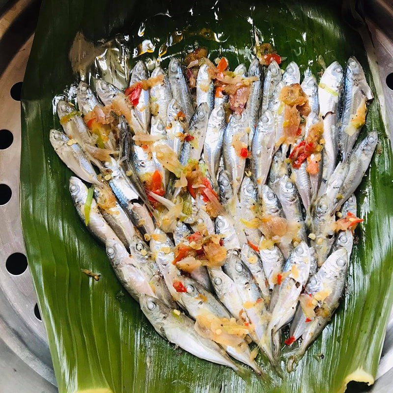 Step 3 Steam the fish for steamed mackerel wrapped in rice paper