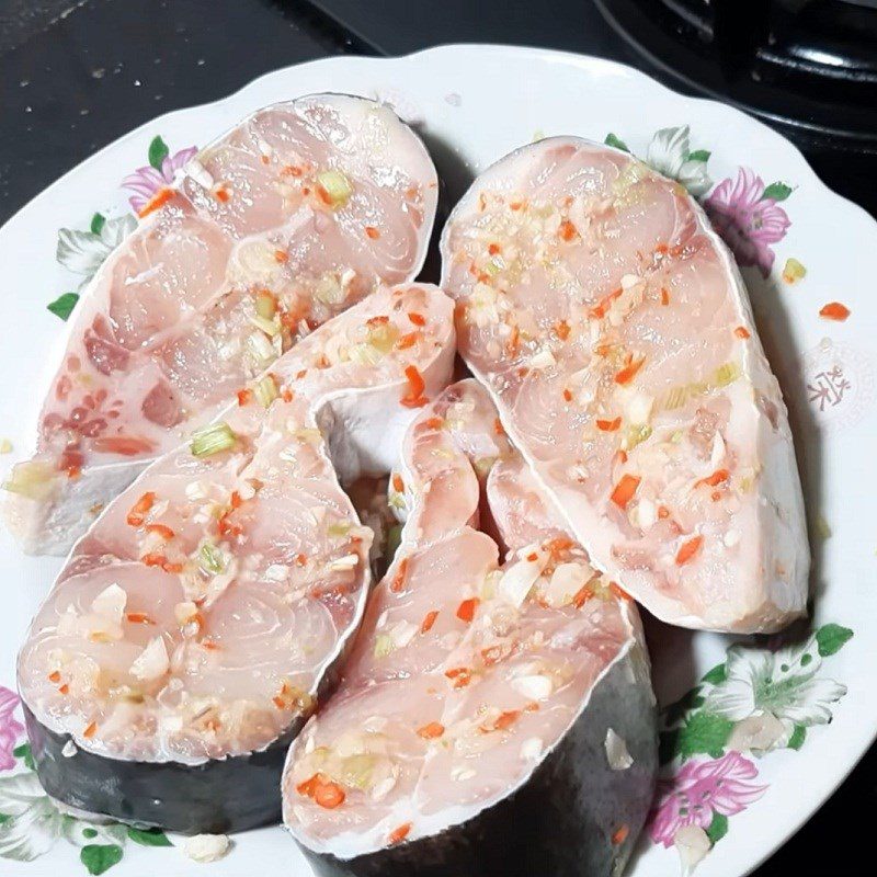 Step 2 Marinate the fish Snakehead fish braised with pineapple